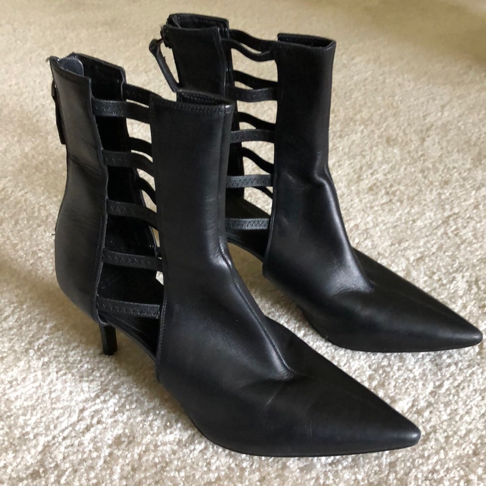 Super cute Zara leather boot.